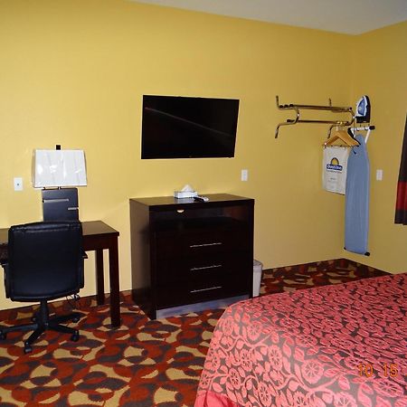 Days Inn & Suites By Wyndham El Dorado Bilik gambar